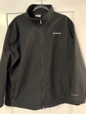 Columbia Black Full-Zip Lightweight Jacket